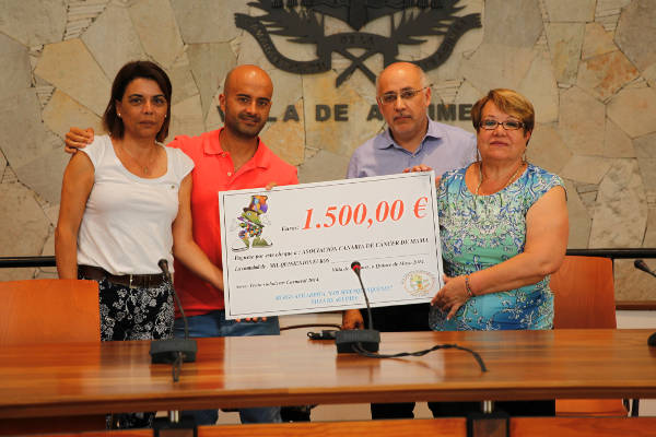 Aguimesdonativocancer2014