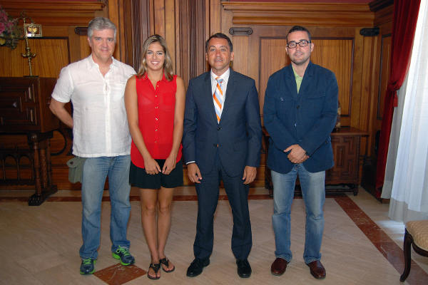MichelleAlonsoreconocimientopiscina2014