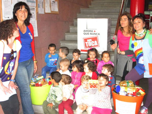 lagomeraNiñosEscuelaInfantilentregaalimentos2014