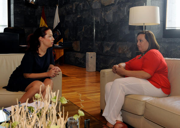 Patricia con directora del ICI2015