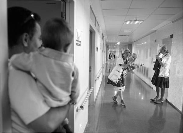 fuerteventura payasos visita hospital 2015
