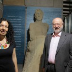gcanaria María Jesús Alvarado y Juan Eslava ante la escultura de Galdós 2015