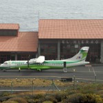 aeropuerto el hierro y avion binter 2016