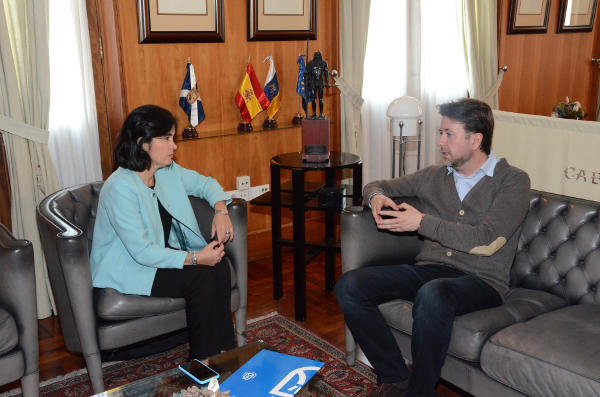 tenerife carlos alonso y Presidenta Parlamento 2016