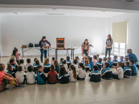 candelaria Talleres apicultura Araya_marzo 2016