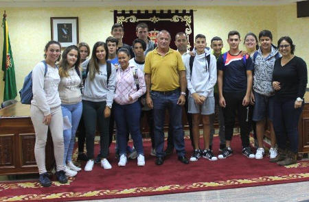 antigua Alcalde y concejal junto a los estudiantes 2016