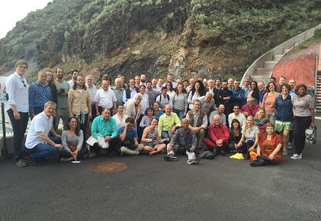 El Hierro Gunter Pauli y el grupo de la Universidad Viva 2016