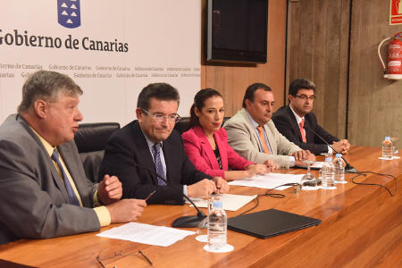 Patricia Firma Emergencia Social 2016