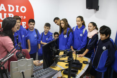 adeje escolares visitan radio 2017