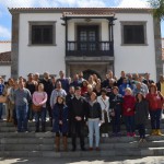 santiago teide alcalde junto a los nuevos trabajadores 2017