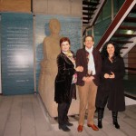 gcanaria Ángeles Caso, Emilio González Déniz y la directora del museo antea la estatua de Galdós 2017