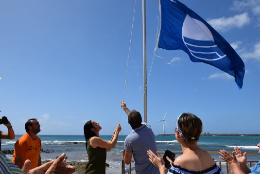 aguimes IZADO BANDERA AZUL 2017