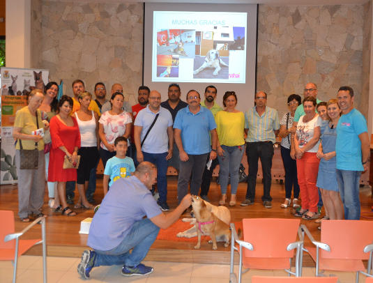 aguimes TALLER TERAPIA CON PERROS - JULIO 2017