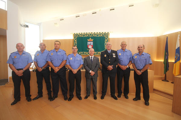 tias Agentes distinguidos con las Medallas Distintivos de Permanencia 2017