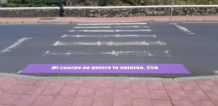 la gomera Paso de peatón pintado con motivo del 25 N 2018