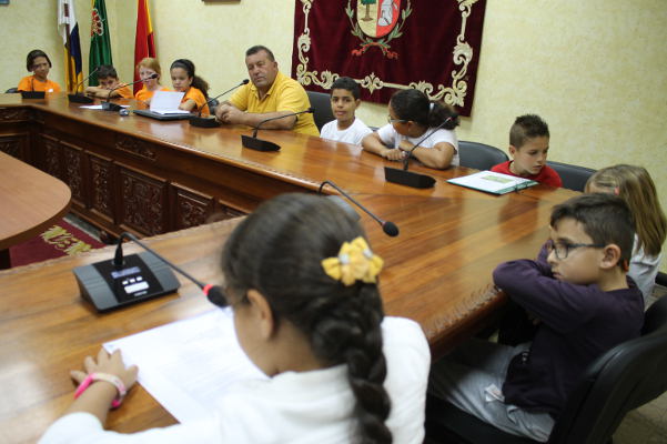 antigua recibe niños 2019