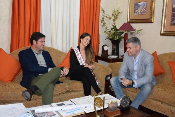 santiago teide recibe candidata reina carnaval 2020