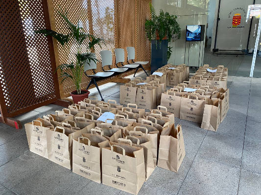 la_gomera_Material_para_taxistas2020 Se abastece de material preventivo a los taxistas de la isla
