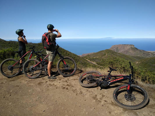 lagomera_Turistas_en_Parque_Nacional_Garajonay_2020 Potenciar el destino turístico una vez se reactive el sector