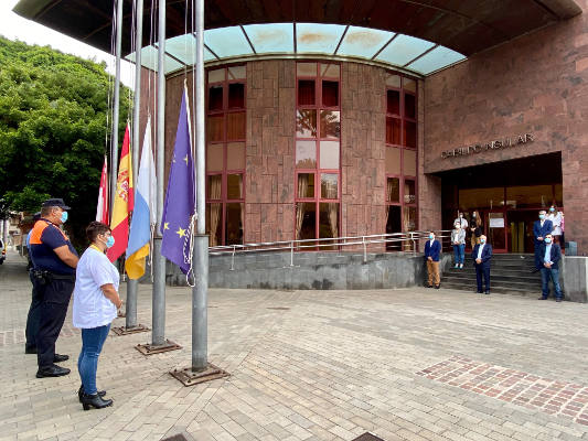 lagomera_homenajea_victimas_2020 Homenaje a las víctimas y reconocimiento a los profesionales