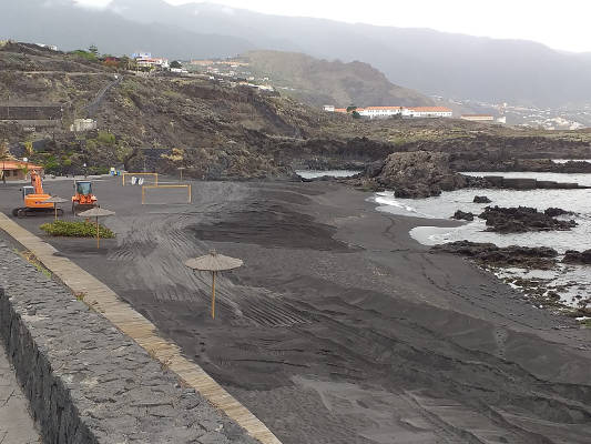 Se ejecutan trabajos de mejora y seguridad en la Playa de los Cancajos