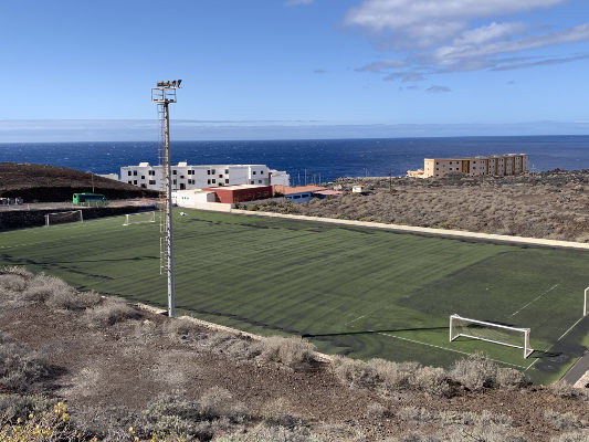 El Pinar_campo_fútbol_2020 El Pinar mejora el terreno de juego del campo de fútbol de La Restinga