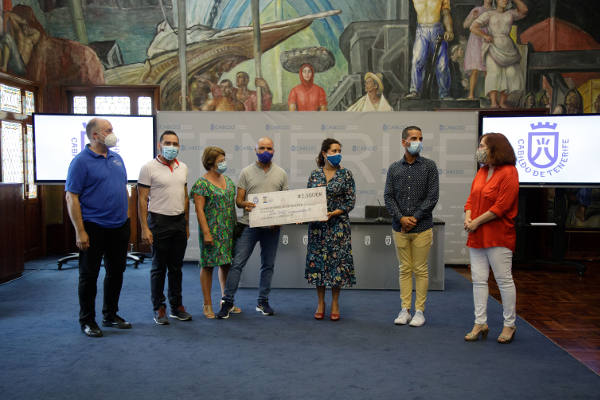 tenerife_adacea_2020 Adacea TF recibe del Cabildo la recaudación por la venta de calendarios