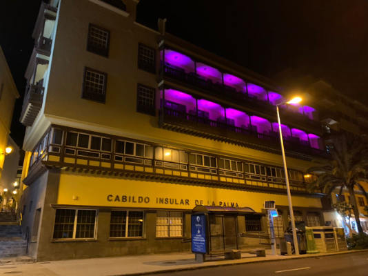 la_palma_iluminacion_cancer_mama_2020 Se apoya el trabajo solidario de las asociaciones de pacientes oncológicos
