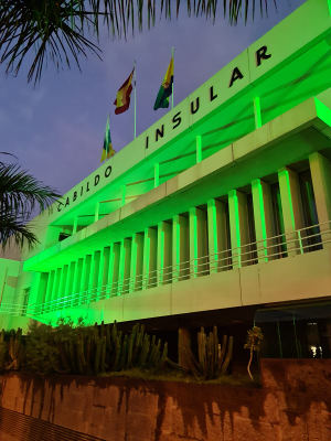 gcanaria_Fachada_iluminada_de_verde_2021. Día Mundial Contra el Cáncer, el Cabildo se iluminó de verde