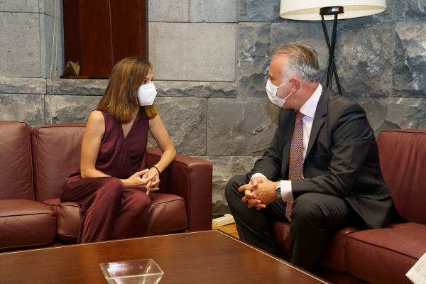 gobcan_convenio_ministra_ddss_2021 Para modernizar la economía de cuidados Canarias recibe 122,5 M