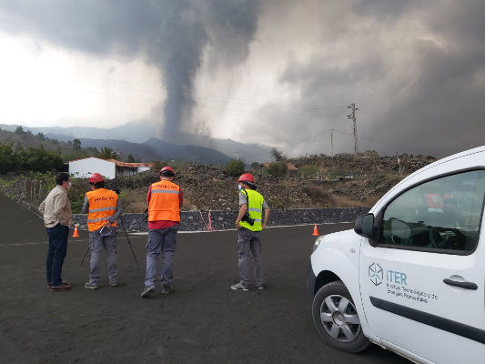 tenerife_Pedro_Martín_en_visita_a_La_Palma_2021 Se amplía el dispositivo destinado a La Palma para ayudar en la limpieza