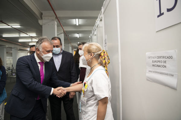 gobcan_avt_visita_punto_vacunacion_2022 Ángel Víctor Torres agradece la entrega y compromiso de los sanitarios