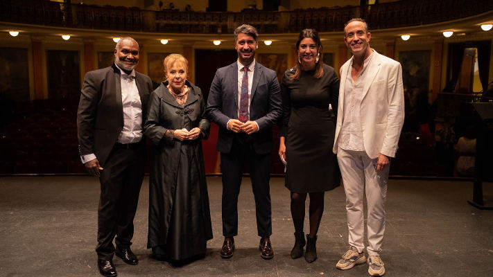 Marcel recibe el primer premio en el Festival de Teatro de Bolsillo