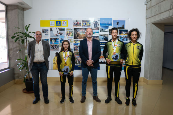 gcanaria_deportes_Recepción_a_Adriana_Rodríguez_y_Saúl_Acosta_2022 Francisco Castellano felicita a Adriana Rodríguez y Saúl Acosta