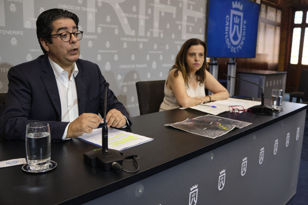 rueda de prensa Pedro Martin e Isabel Garcia informan sobre el incendio El incendio forestal continúa estabilizado y se reabren las carreteras