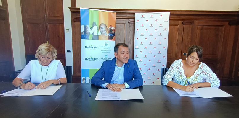 sctenerife_baña_adaptado_2022 Santa Cruz pone en marcha el único servicio de baño adaptado en la isla