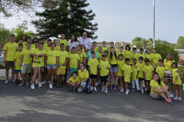 Enrique Arriaga visita el campamento de Pequeño Valiente en el Camping Nauta Niños de Pequeño Valiente disfrutan del campamento ‘Un verano canario’
