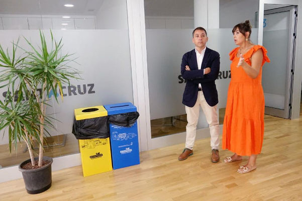 sctenerife_Charín_y_el_alcalde_2022 Para atender a las personas vulnerables y la discapacidad