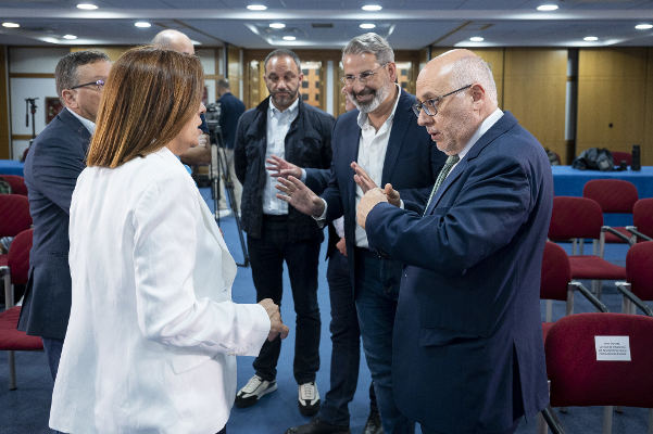 Gobierno de Canarias y Cabildo firman el convenio del Fdcan 2023-2027