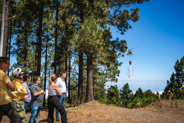 tenerife_Helicópteros_incendios_2023 7.7 m. de euros para los helicópteros de incendios en el periodo 2024-28