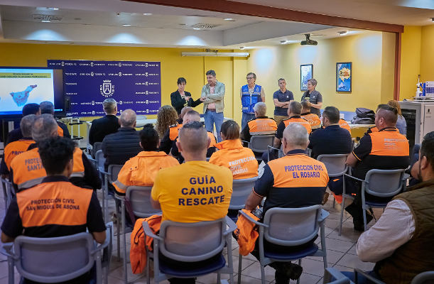 Reunión de Iván Martín con las asociaciones de protección civil. El Cabildo y Cruz Roja refuerzan la formación del voluntariado