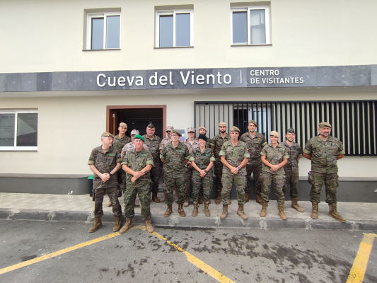 tenerife_Visita_Cueva_del_Viento_2024 Reservistas voluntarios visitan la Cueva del Viento