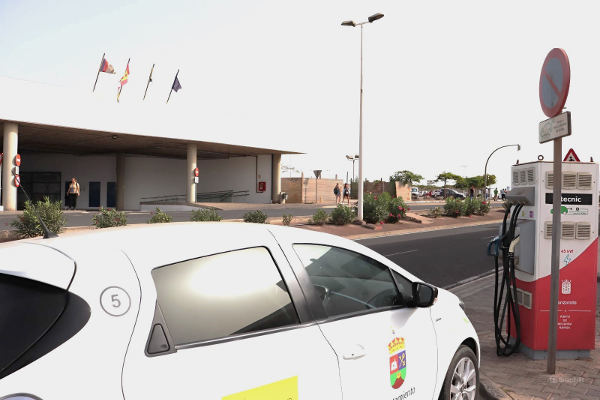 yaiza_punto_de_recarga_en_Playa_Blanca-2024 Seis puntos de recarga para coches eléctricos en Yaiza