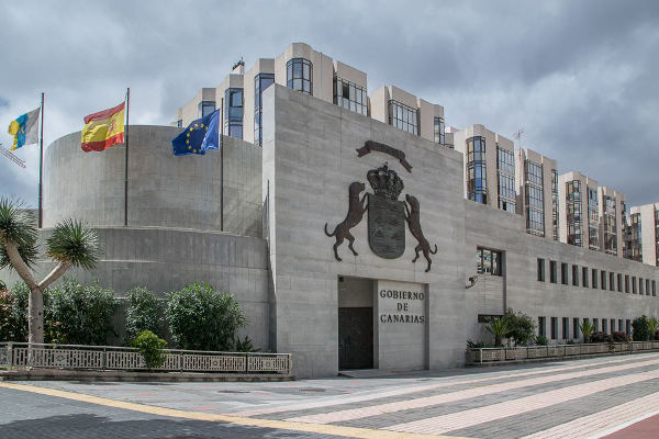 gobcan_fachada_2024 Conectividad en más de 571 centros educativos y sanitarios