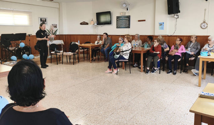 lalaguna_Charla_Seguridad_Mayores_2025 Las personas mayores de La Laguna aprenden seguridad de la Policía