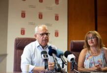 240 mil euros en la adquisición de los libros de texto 240 mil euros en la adquisición de los libros de texto