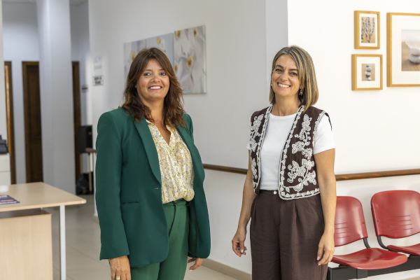 teguise_Olivia_Duque_y_Nereyda_González_mayores_2026 Teguise abre las inscripciones para los talleres de mayores